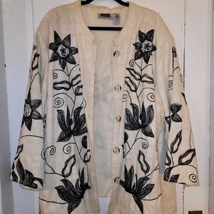 Maggie Barnes dress jacket. 4x. Cream with sewn on bold black flowers.